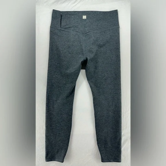 Vuori High Waisted 7/8 Leggings Women's Size L/XL Dark Heather Gray - Picture 2 of 9